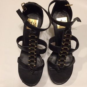 DOLCE VITA platform sandals size 7.5